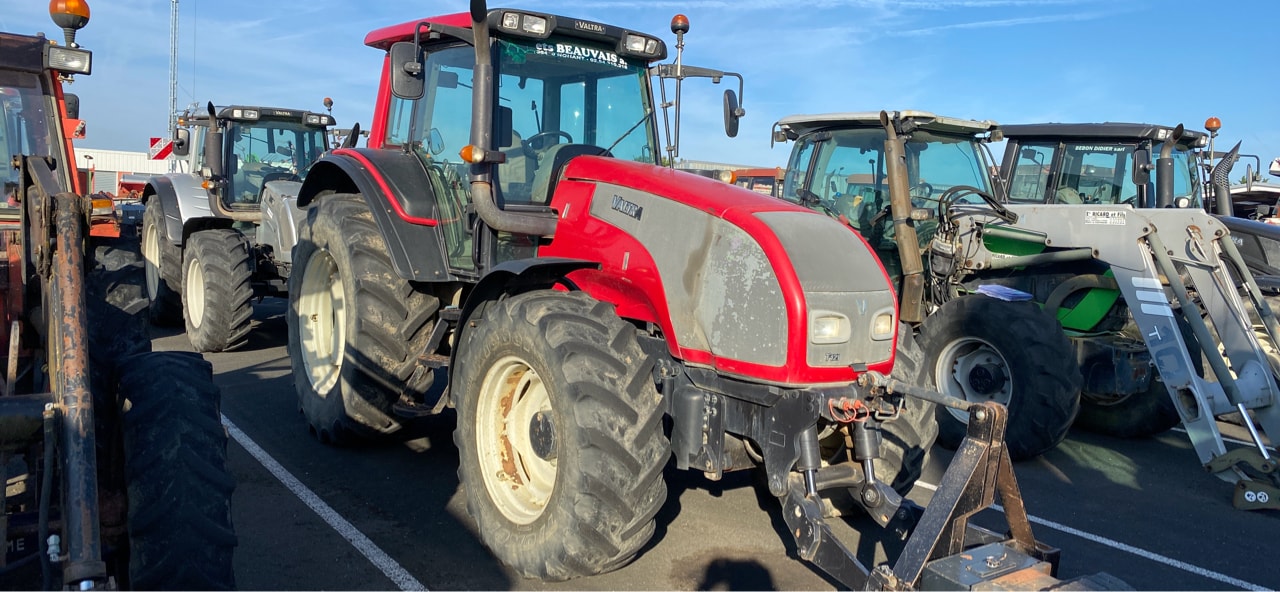 Tracteur VALTRA T121 - photo slide 2