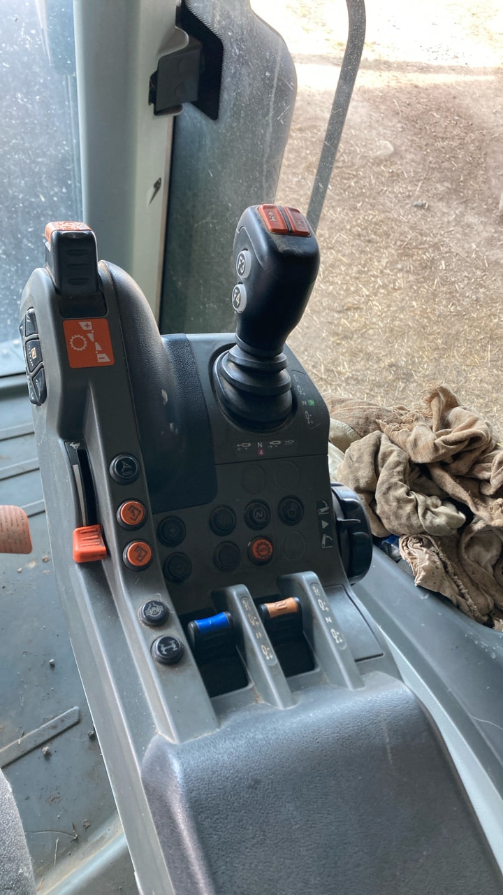 Tracteur CLAAS ARION 610 CIS+ - photo slide 13