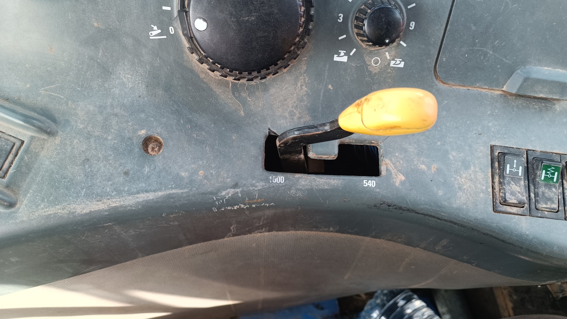 Tracteur MC CORMICK MTX 110 - photo slide 13