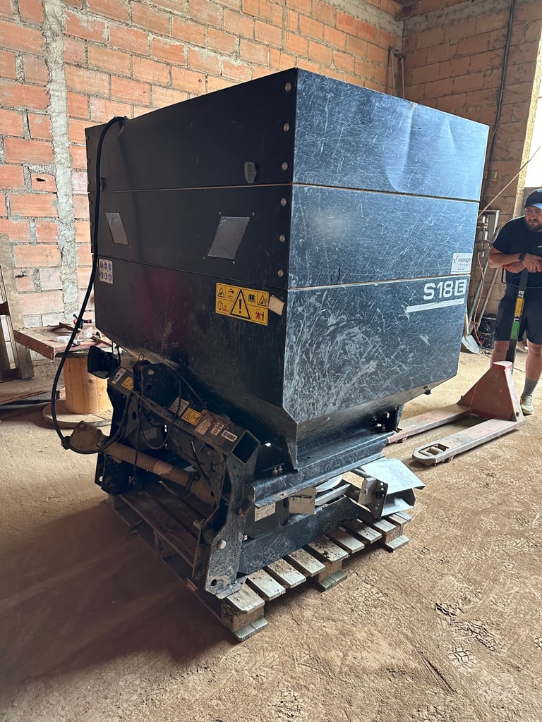Epandeur engrais DCM SPREADERS S18E - photo slide 2