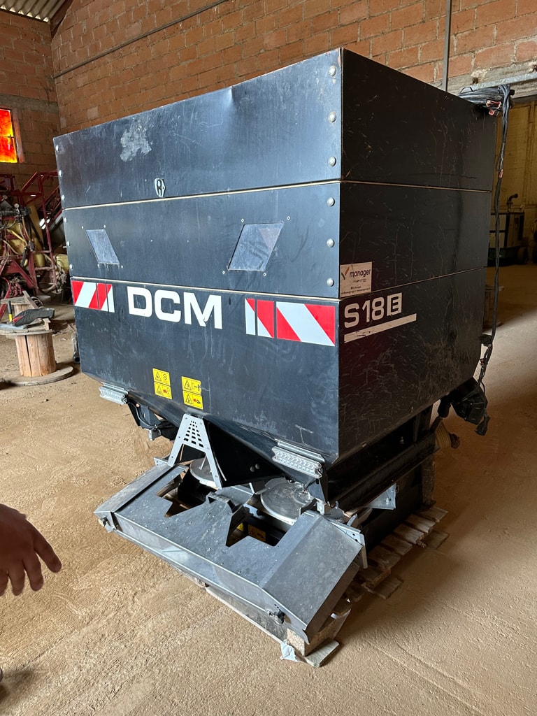 Epandeur engrais DCM SPREADERS S18E - photo slide 1