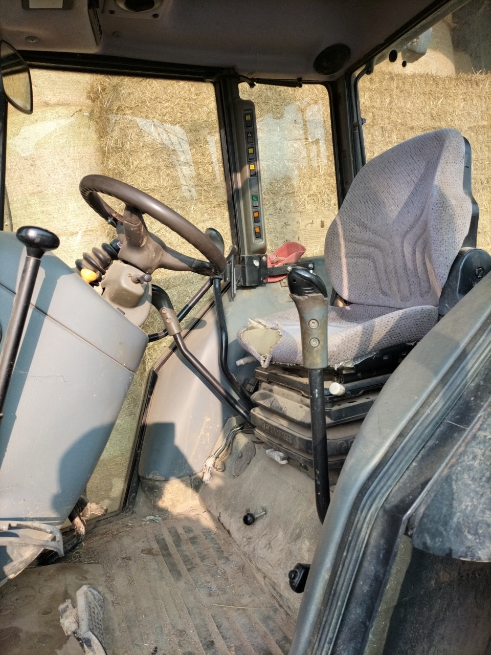 Tracteur VALTRA A85 - photo slide 11