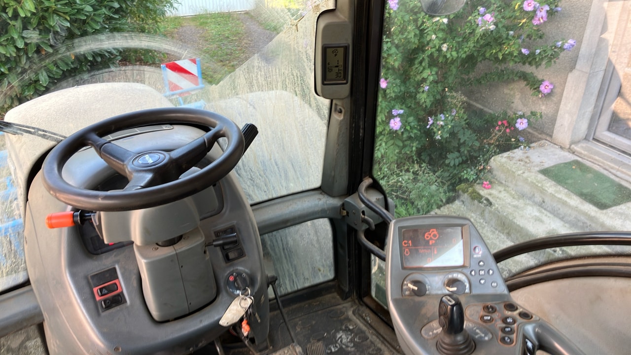 Tracteur VALTRA N142 - photo slide 15