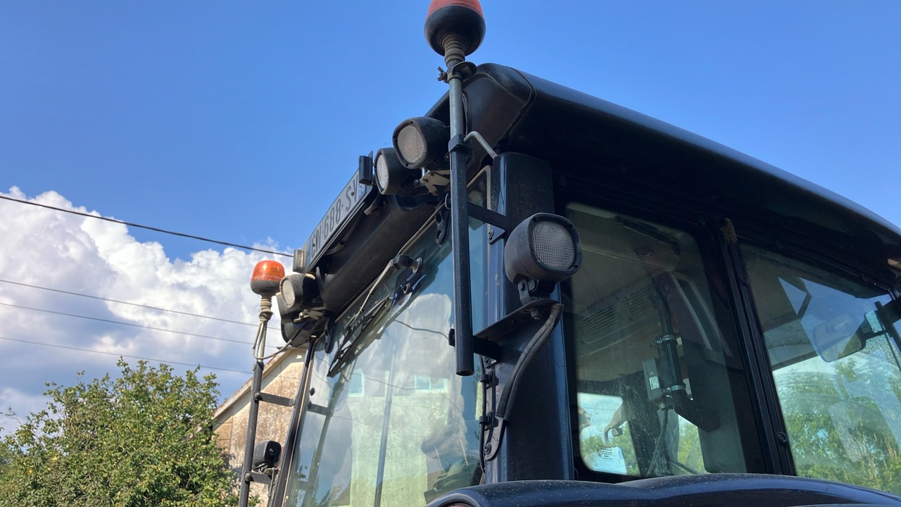 Tracteur VALTRA N142 - photo slide 10