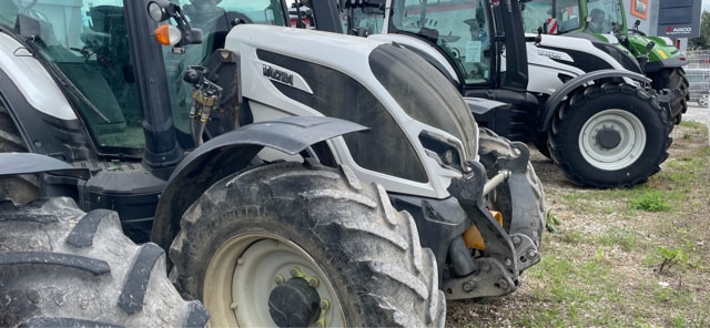 Tracteur VALTRA T135D - photo slide 2