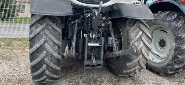 Tracteur VALTRA T135D - photo slide 10