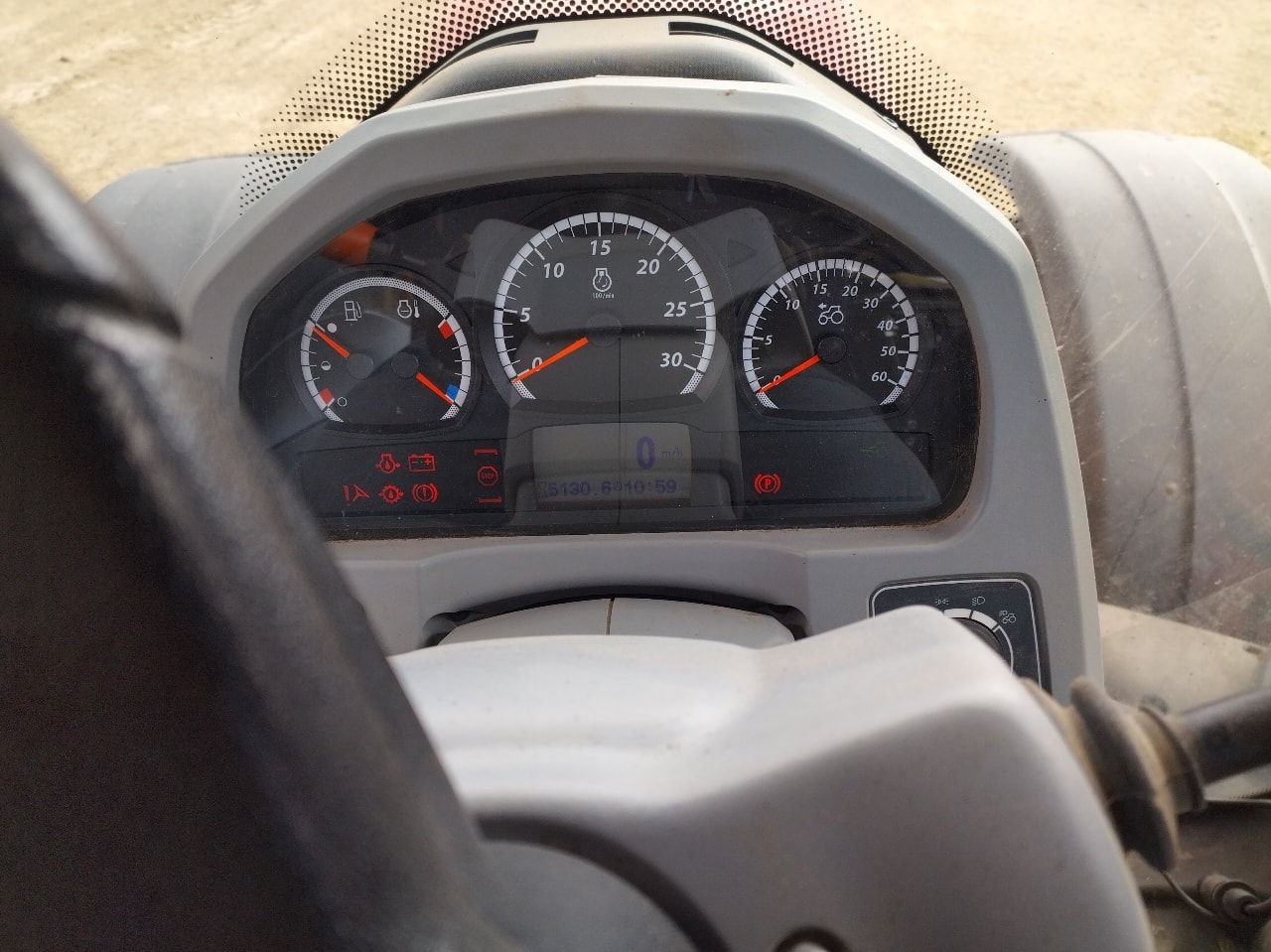 Tracteur VALTRA T174 - photo slide 15