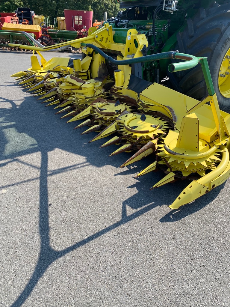 Ensileuse JOHN DEERE 8300 i - photo slide 5