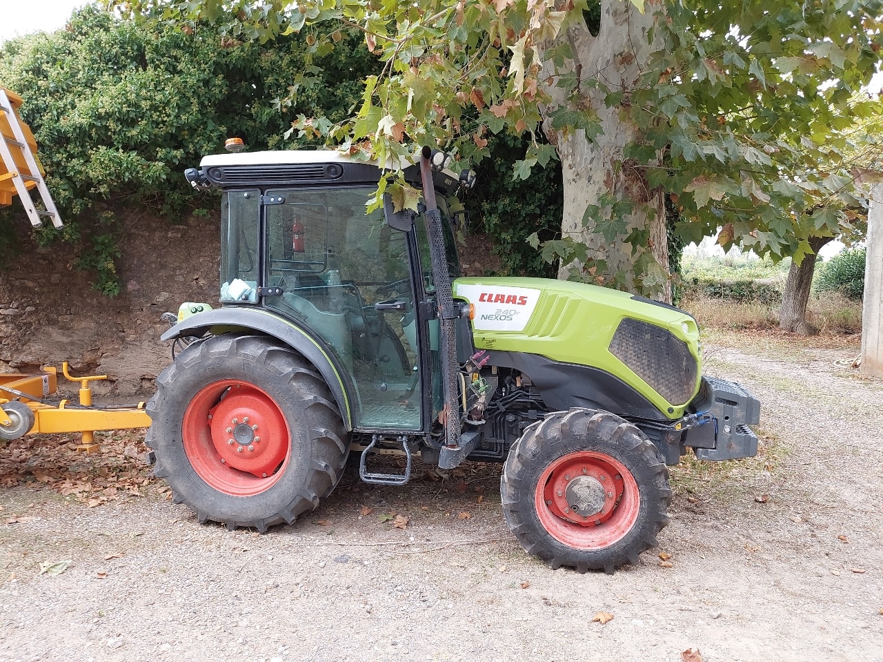 Tracteur CLAAS 240 F - photo slide 1