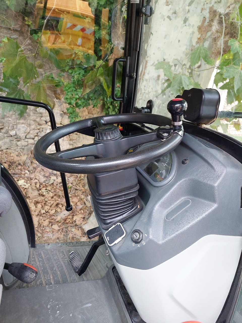 Tracteur CLAAS 240 F - photo slide 10