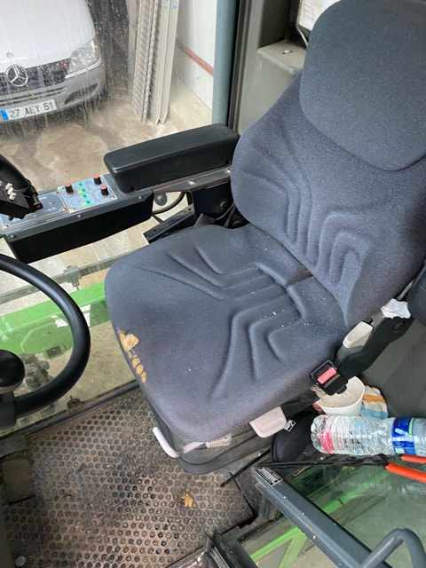Tracteur enjambeur TECNOMA T140 - photo slide 9