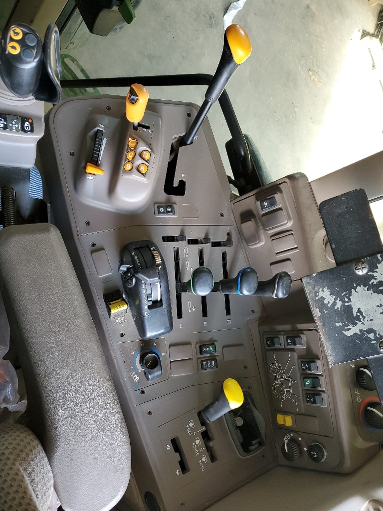 Tracteur chargeur JOHN DEERE 6110M - photo slide 11