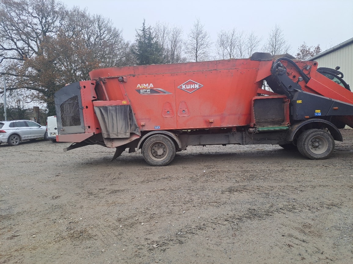 Melangeuse automotrice KUHN Spw22 - photo slide 11