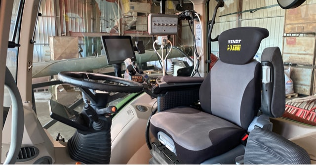 Tracteur FENDT 724 power plus - photo slide 9