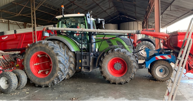 Tracteur FENDT 724 power plus - photo slide 3