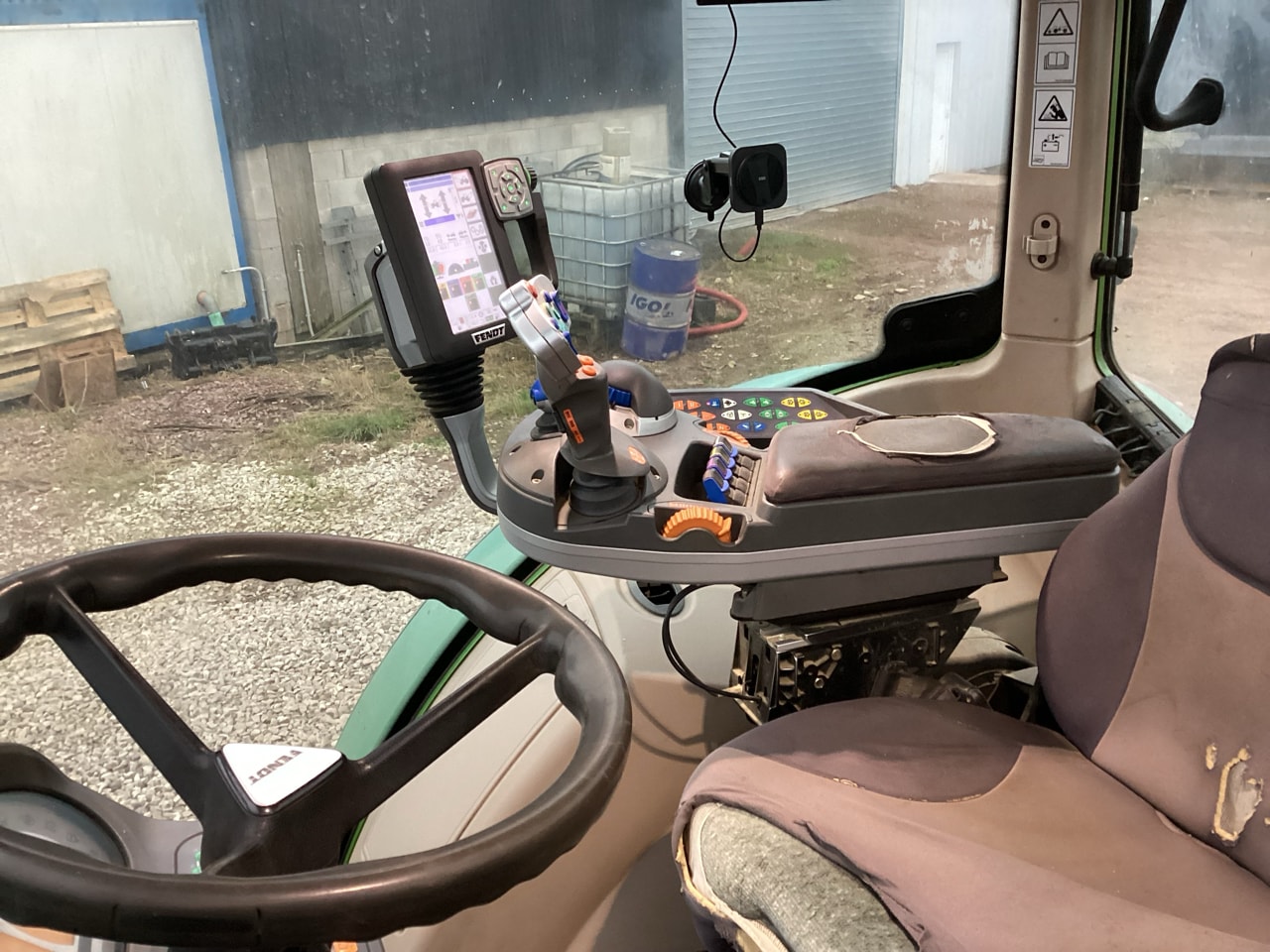 Tracteur FENDT 714 VARIO PROFI - photo slide 9