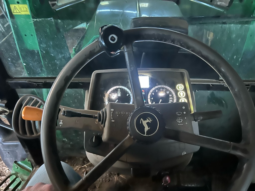 Tracteur chargeur JOHN DEERE 6110 RC - photo slide 16