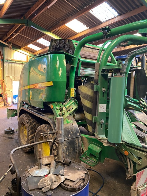 Presse enrubanneuse JOHN DEERE C441R - photo slide 3