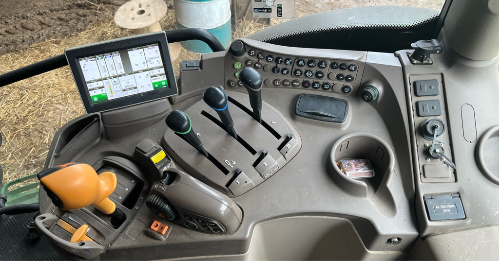 Tracteur chargeur JOHN DEERE 6130R - photo slide 16