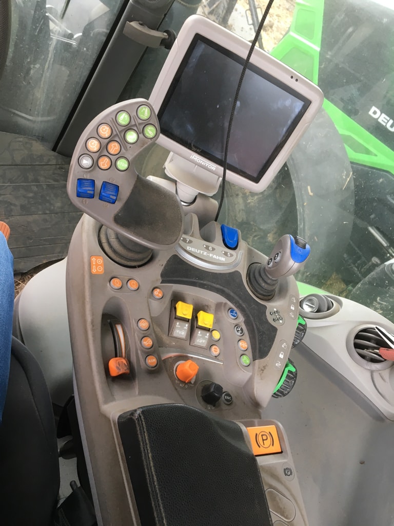 Tracteur chargeur DEUTZ FAHR 6165.4 AGROTRON TTV - photo slide 4