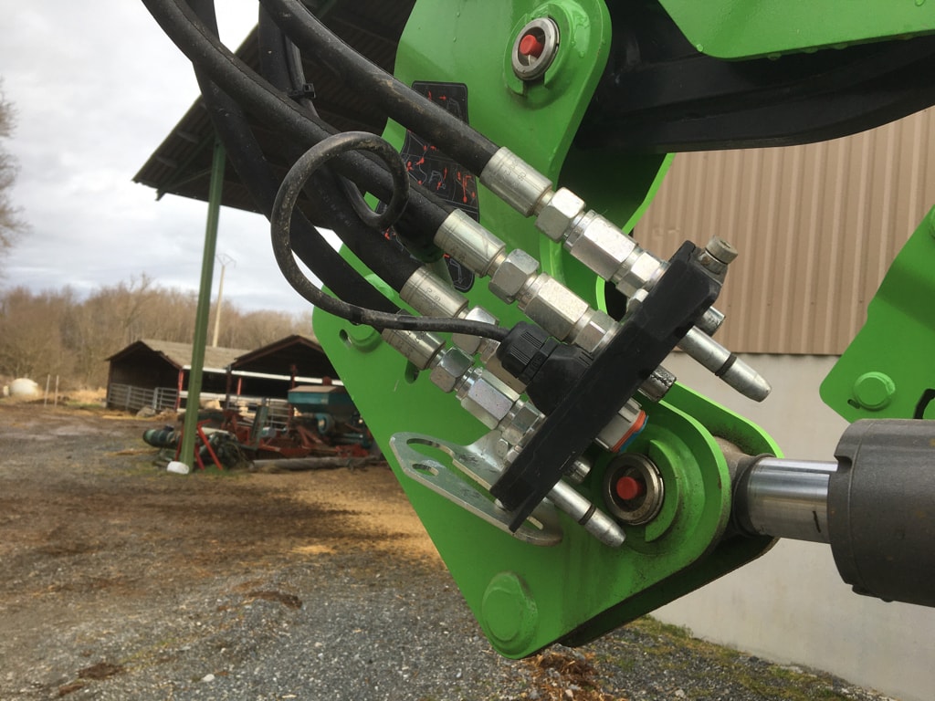 Tracteur chargeur DEUTZ FAHR 6165.4 AGROTRON TTV - photo slide 9