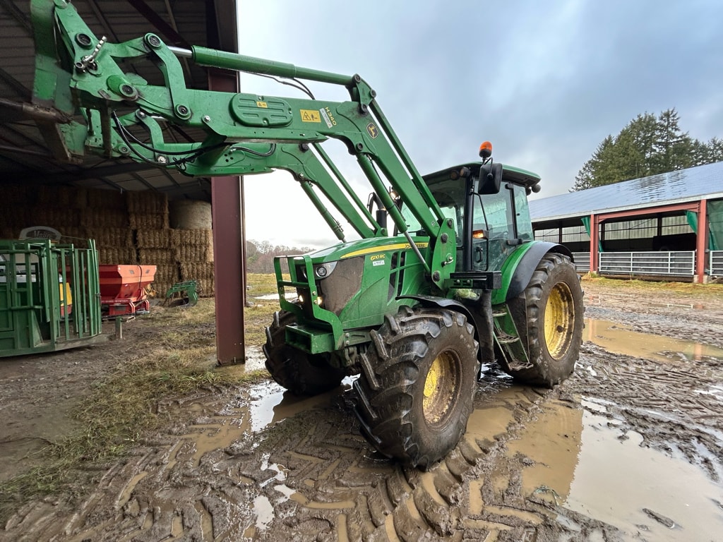 Tracteur chargeur JOHN DEERE 6110 RC - photo slide 1