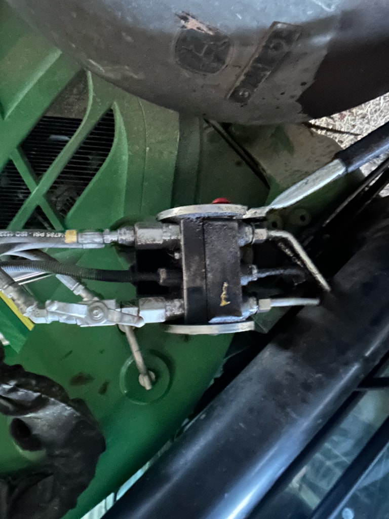 Tracteur chargeur JOHN DEERE 6110 RC - photo slide 8