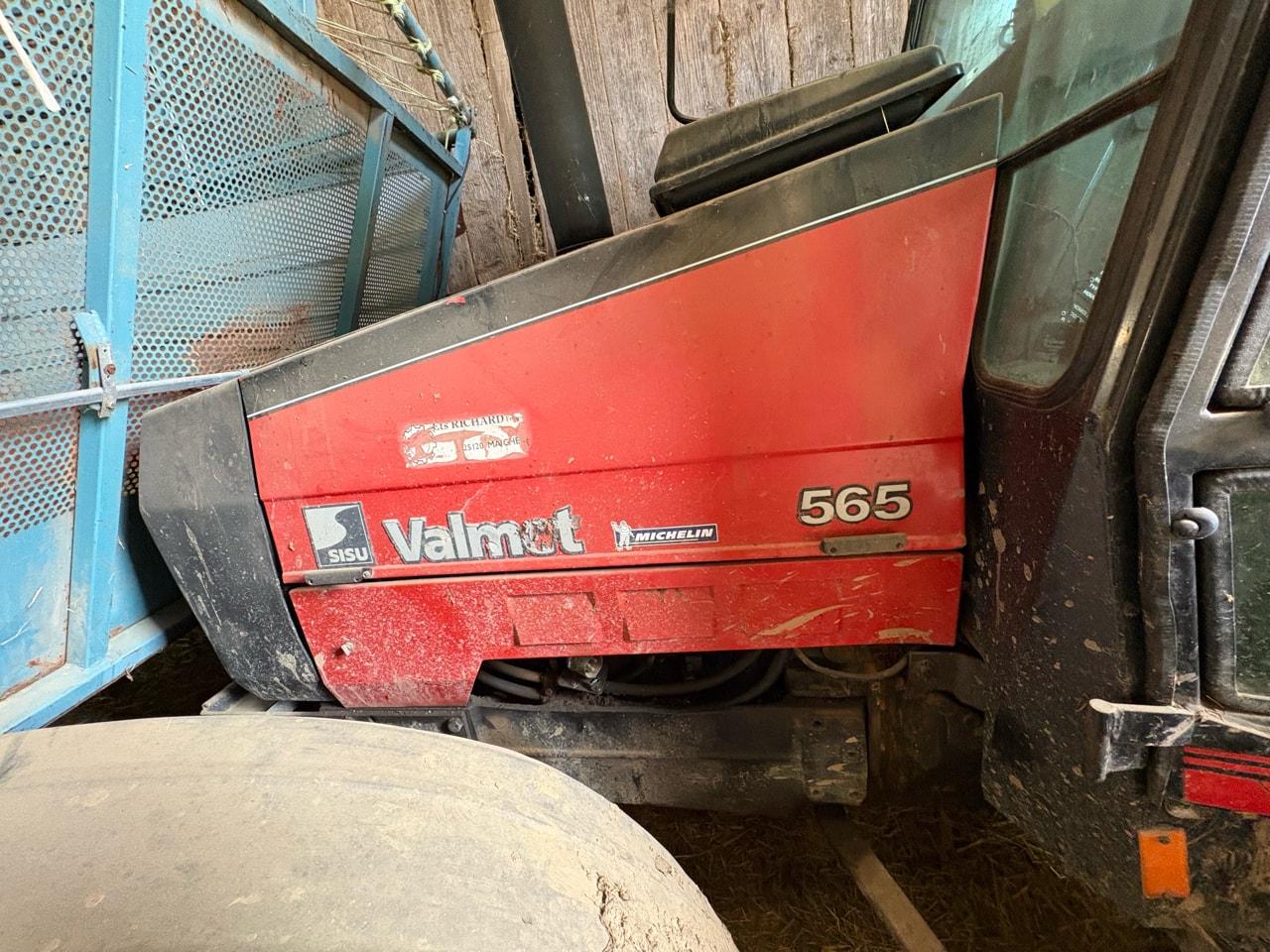 Tracteur VALTRA 565 - photo slide 4