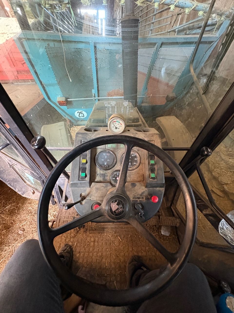 Tracteur VALTRA 565 - photo slide 9