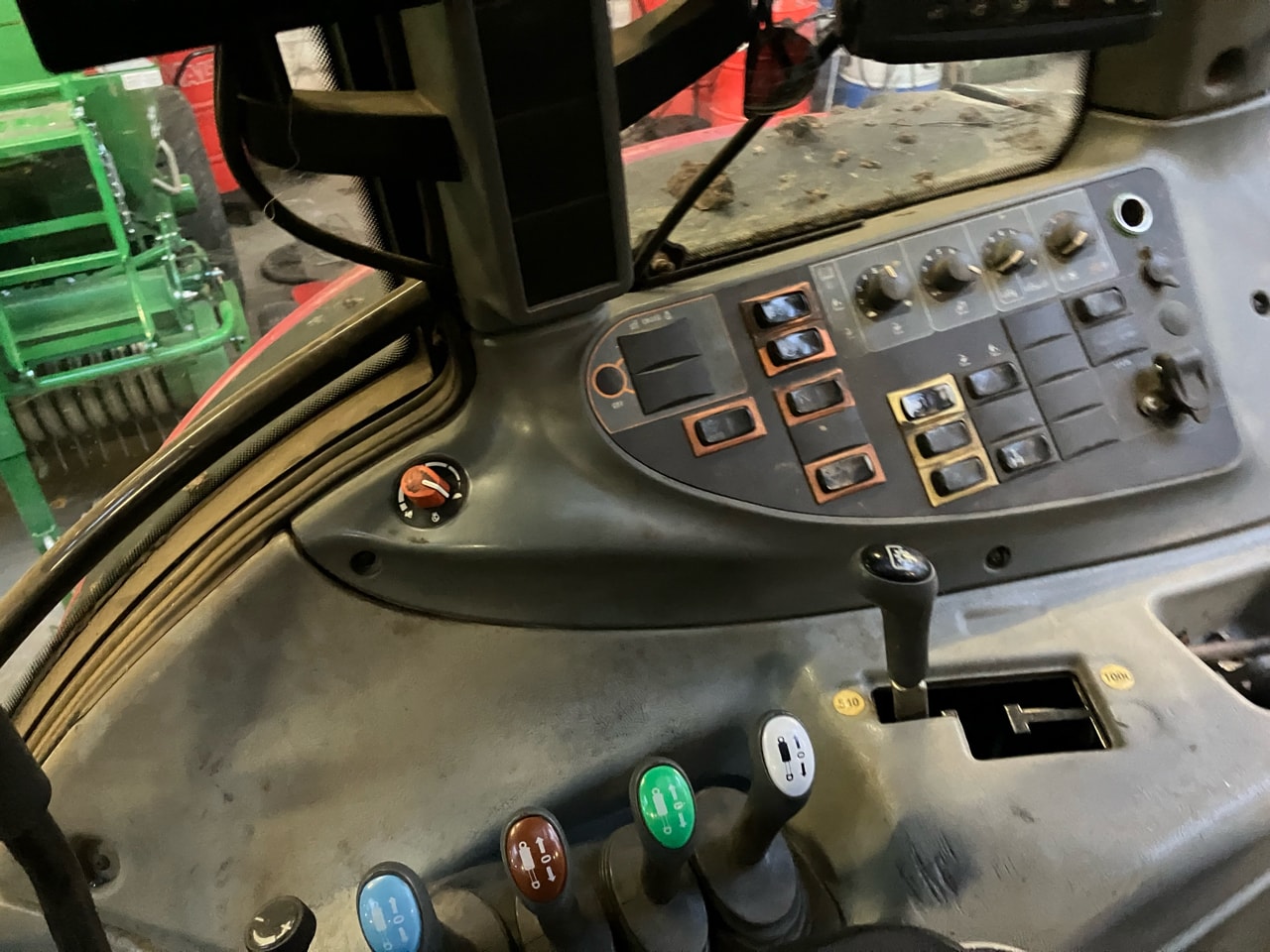 Tracteur VALTRA N143H - photo slide 12