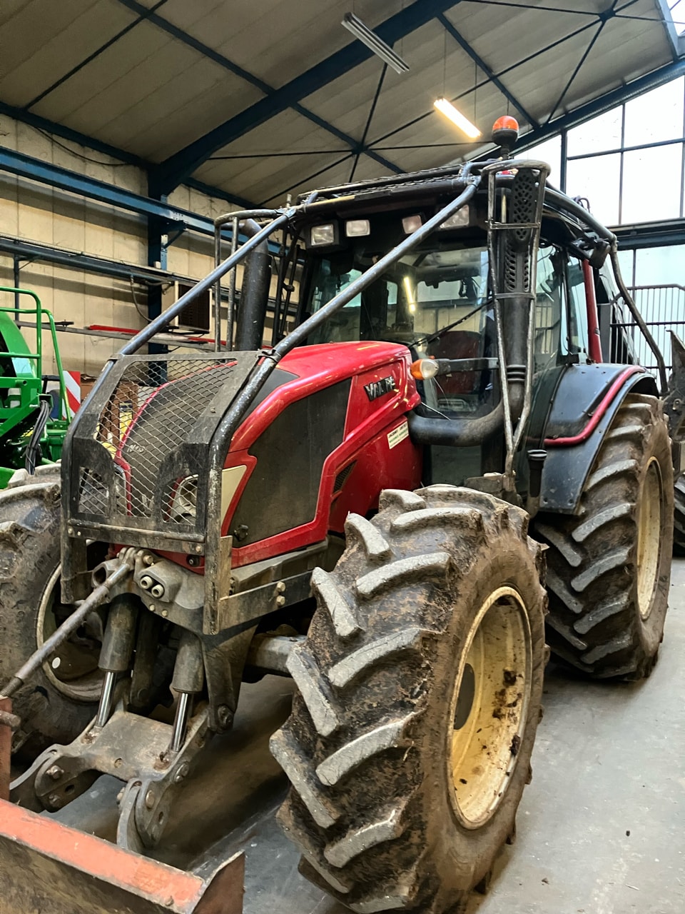 Tracteur VALTRA N143H - photo slide 1