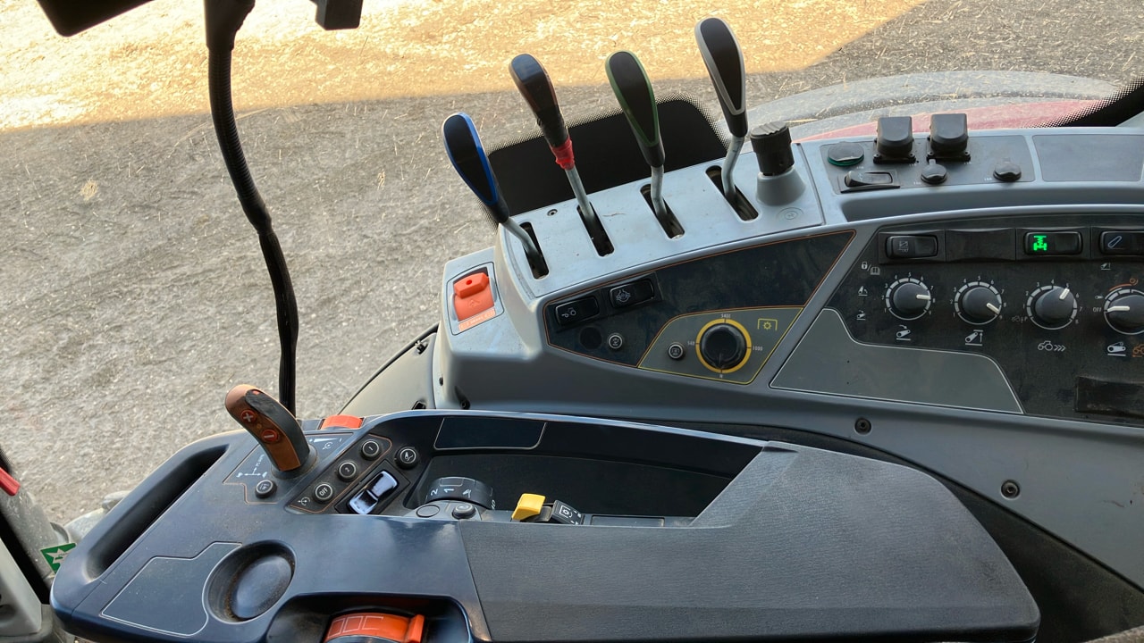 Tracteur VALTRA N134 Hitech - photo slide 13