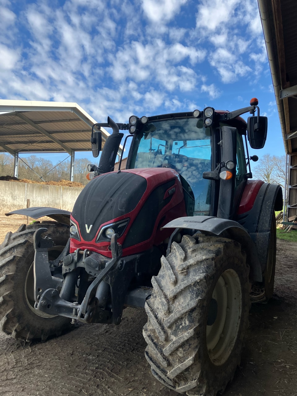 Tracteur VALTRA N134 Hitech - photo slide 1
