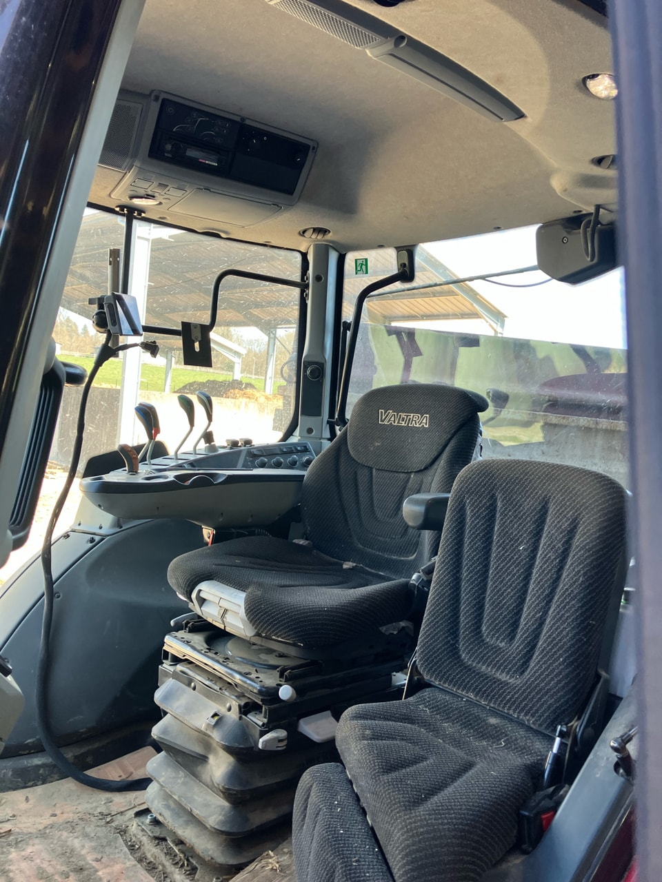 Tracteur VALTRA N134 Hitech - photo slide 6
