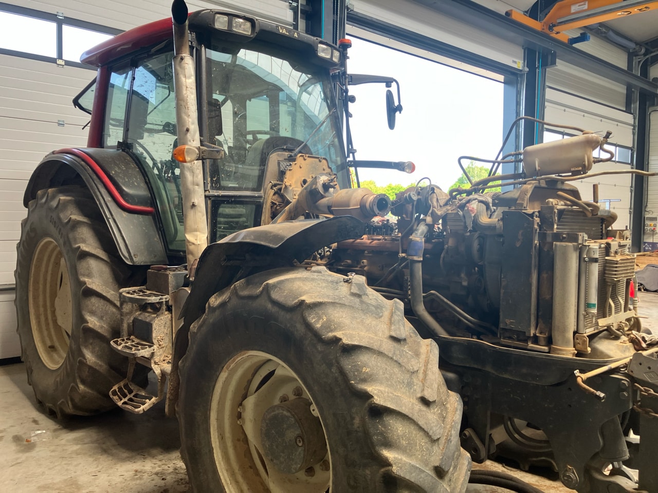 Tracteur VALTRA T153 - photo slide 7