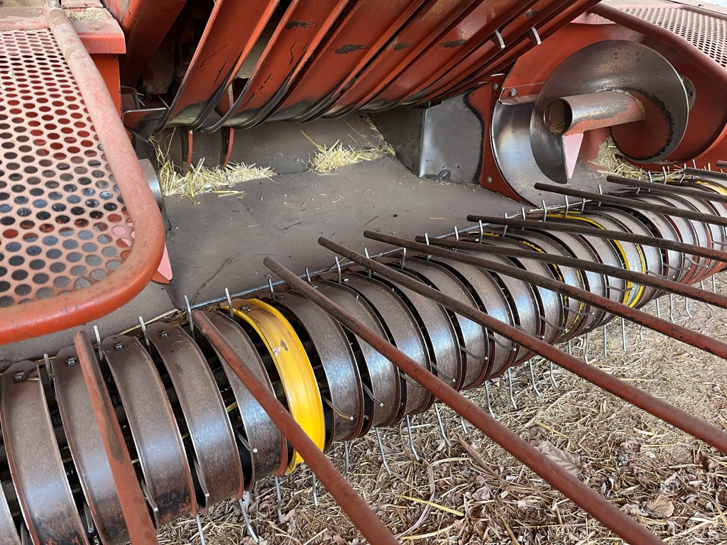 Presse moyenne densite FIAT Hesston 4600 - photo slide 3