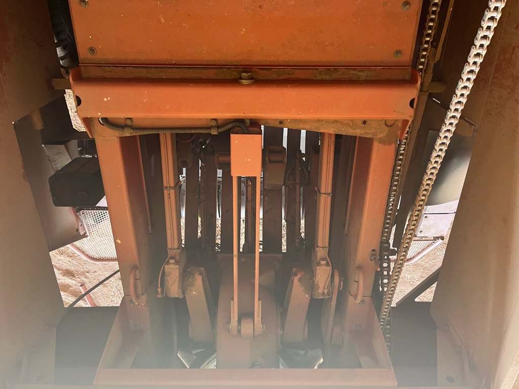 Presse moyenne densite FIAT Hesston 4600 - photo slide 9